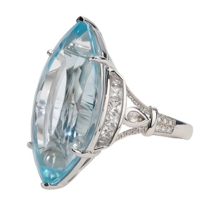 18K Gold Marquise-shaped Natural Aquamarine Diamond Ring